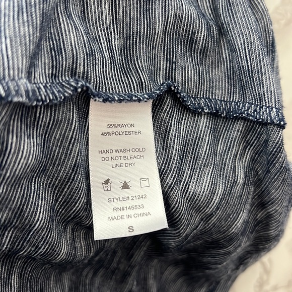 W5 Blouse Women Small Blue Cap Sleeve Chambray Print Aztec Trim Casual Top - Picture 6 of 12